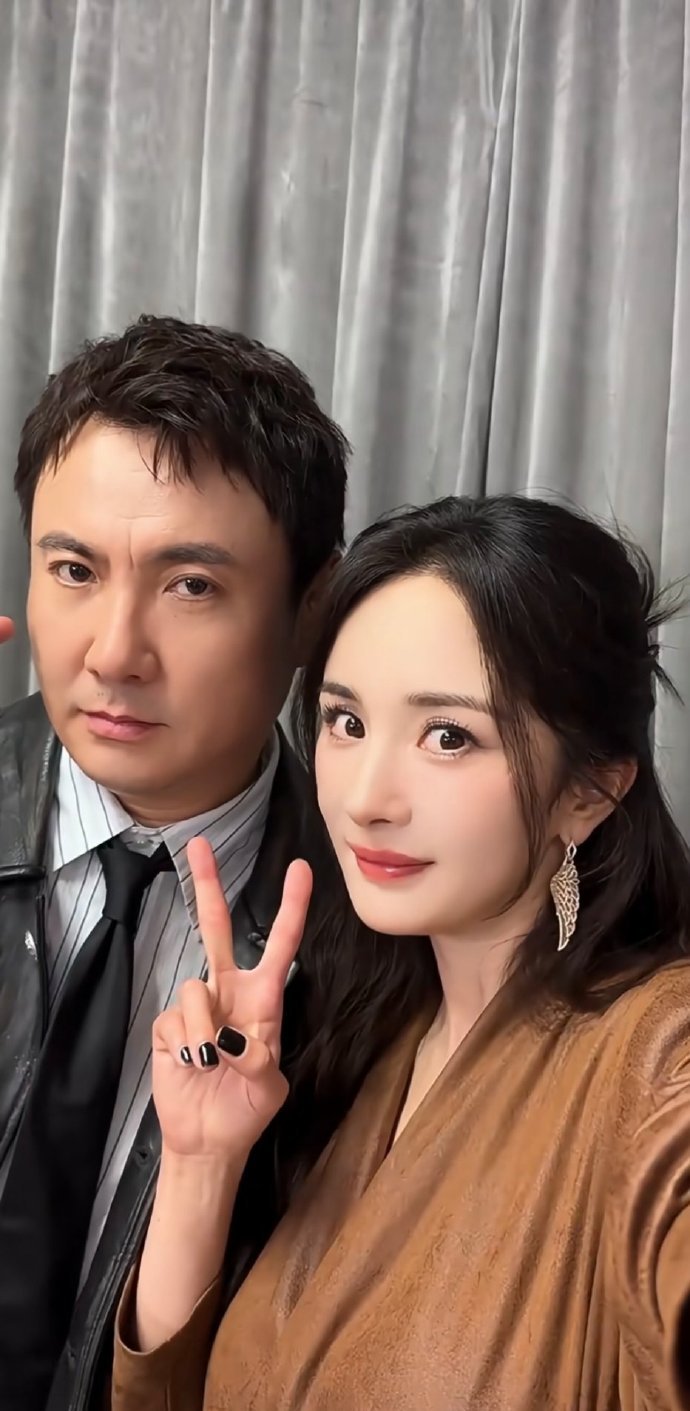 沈腾杨幂 爱的二舅定律关于“军艺校草”是“北电校花”二舅这件事大家都略有耳闻吧[