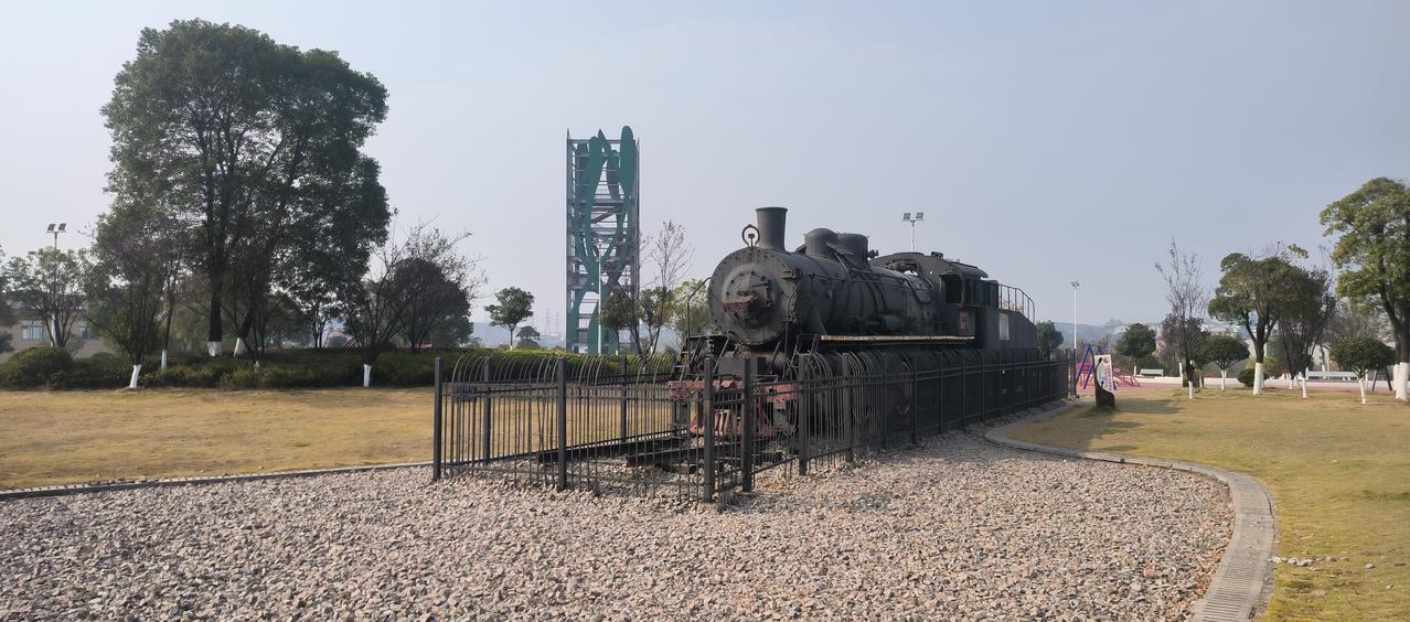 又看见了“老伙计”
今天，趁着冬日晴好天气，来到了袁河公园露营，顺便沿着步道到山