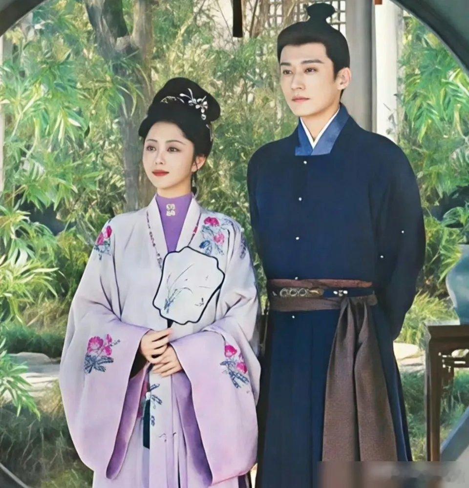 谭松韵的《兰香如故》大爆，然后就看到一些网友频繁拿某女星和她主演的剧做比较，这就