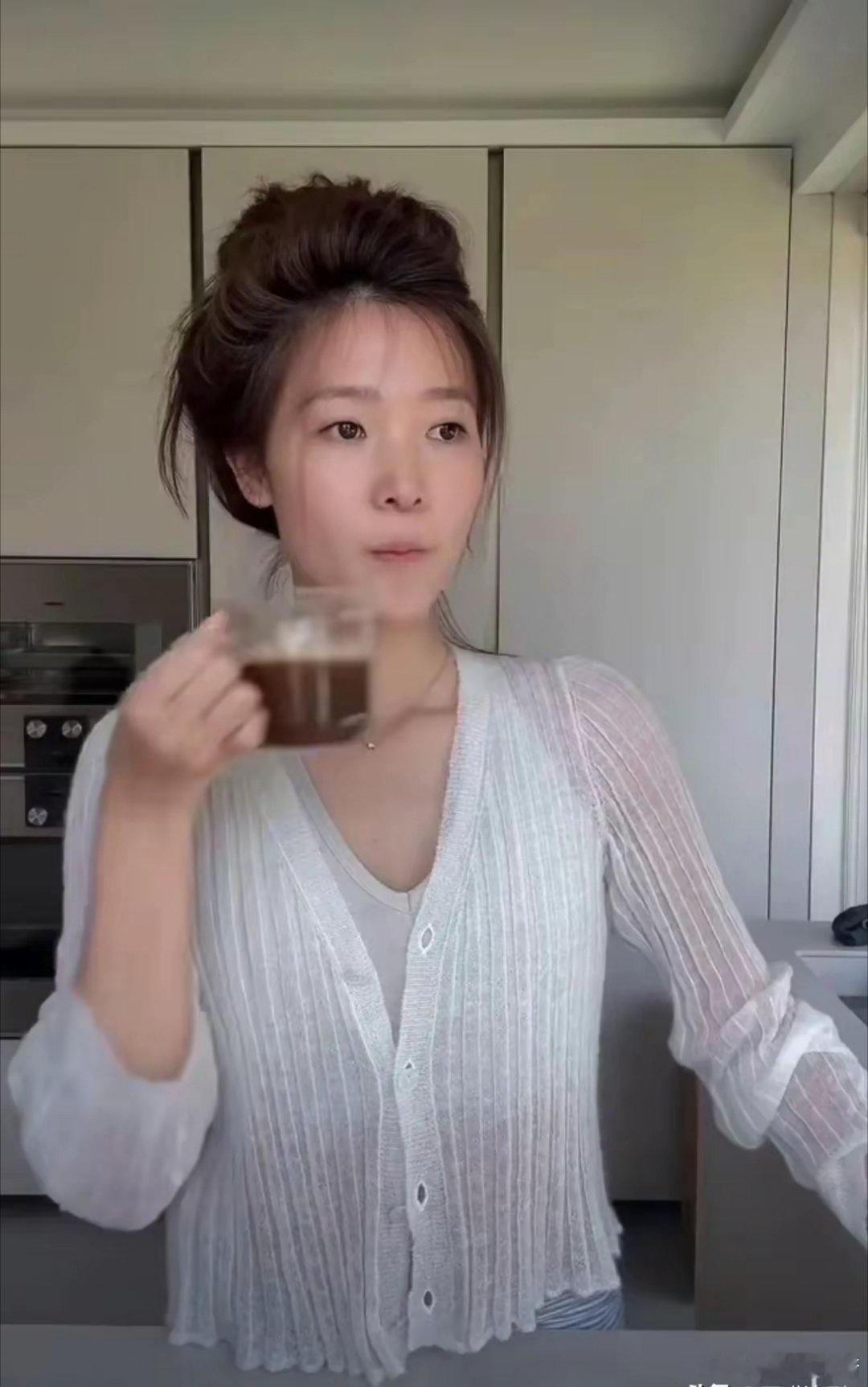 黄轩女友vlog晒黑咖骑行，网友热议