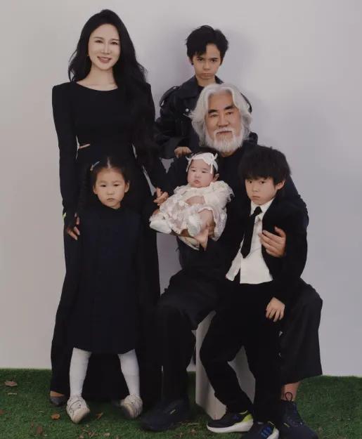 张纪中暴怒撕前妻！发飙护妻放狠话
导演张纪中突然发长文开撕前妻！ 直指对方九年纠