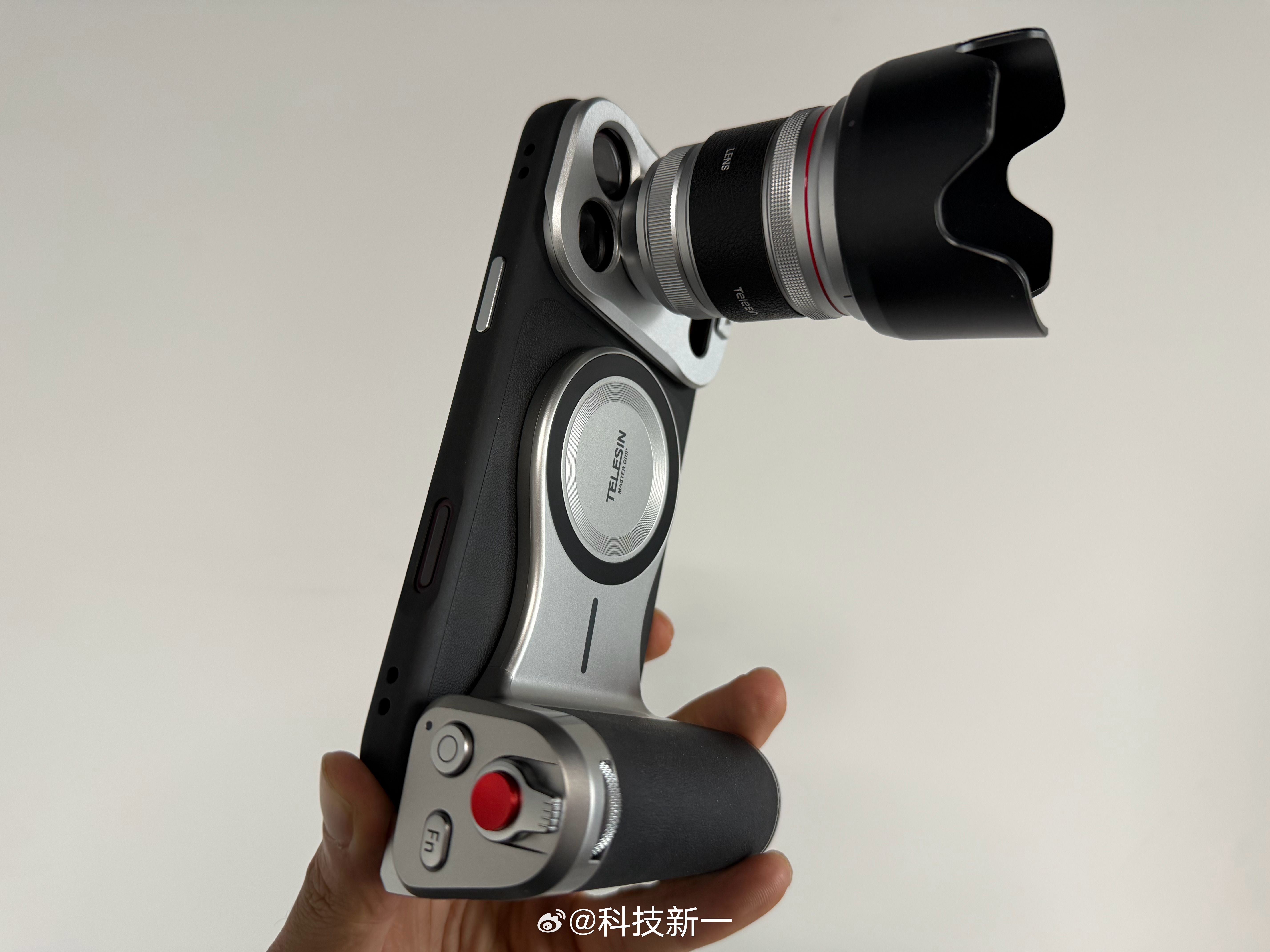 送一个苹果iPhone18 Pro Max的长焦套装！想要的留言，后天选一位粉丝