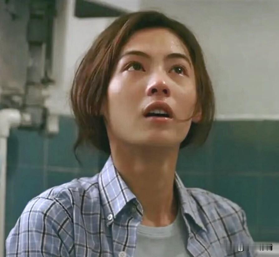最考验女明星骨相的镜头出现了