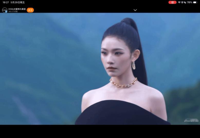 林允被纱糊脸的临场发挥谁看了不说绝！纱糊脸都能优雅化解，林允这临场反应，红毯教科