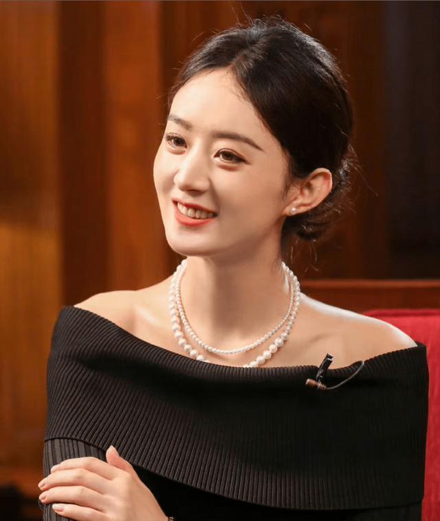 女演员，宁静说，多年之前，我去横店拍一个戏，古装戏，里面有个小演员，扮演皇后，没
