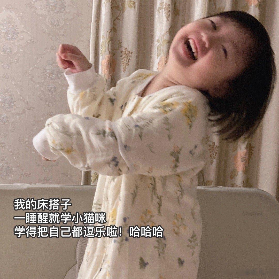 周二早餐：火腿三明治+黄瓜豆浆+拿铁我的床搭子让我赖床看她变成小猫咪[偷笑]乔乔