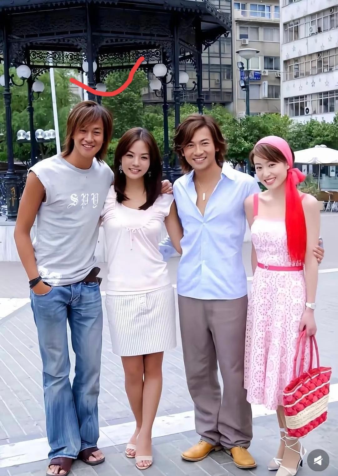 何润东1975年出生，妻子1979年出生，两人2016年结婚时，他41岁、妻子3