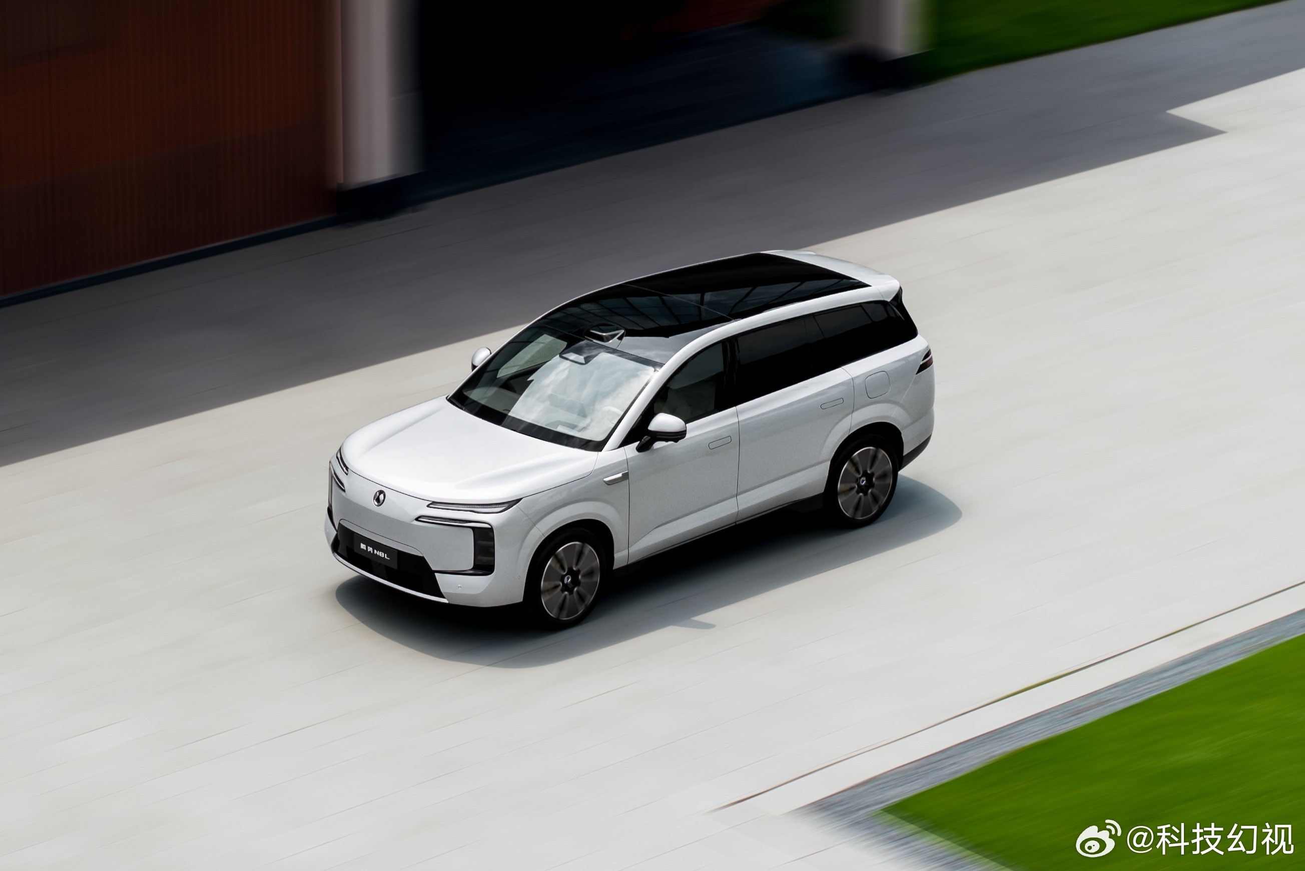 腾势 N8L已经开启预售了，31.98万元起步，重新定义大六座SUV。作为N9同