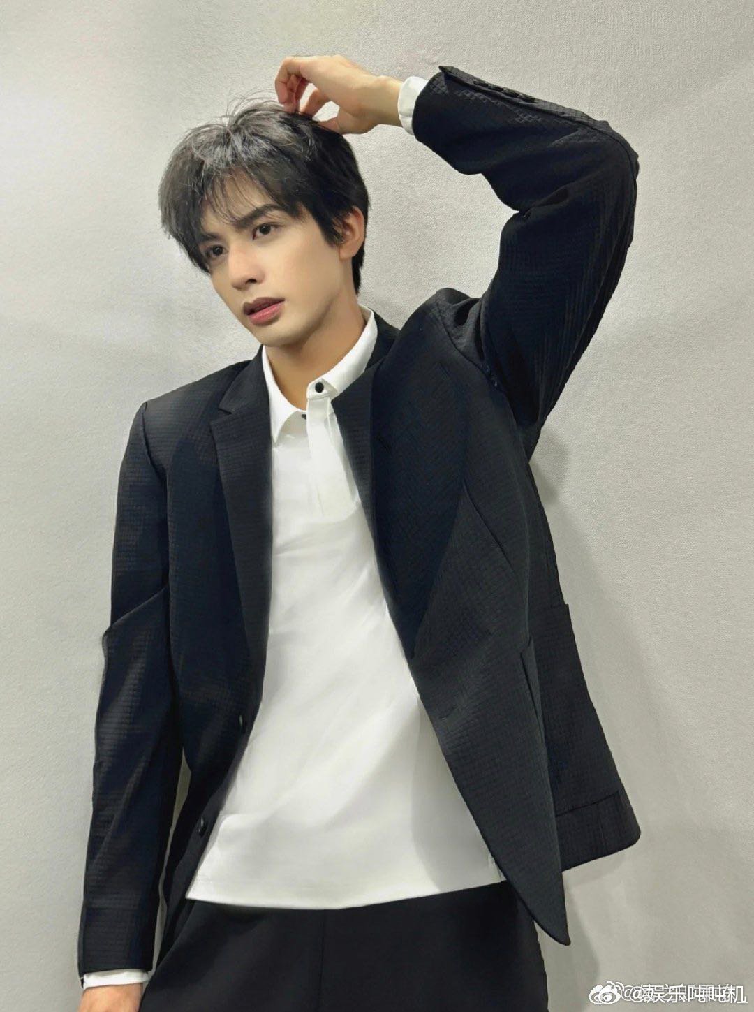 宋威龙晋江男主走进现实 宋威龙和晋江男主适配度太高了！《七根心简》罗韧果敢坚毅，