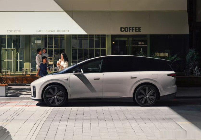 【理想i8后驱长续航版上市：CLTC 续航 780km，售价 30.98 万元起