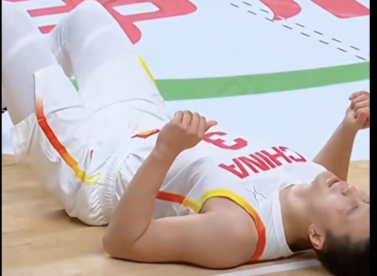 女李缘男明轩：没想到“玩笑开成真”！

胡明轩，对沙特这场比赛（93-88险胜）
