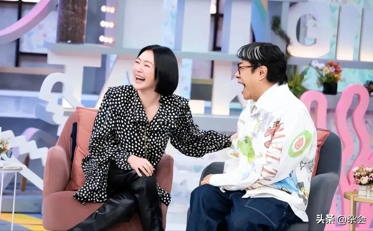 小S复工了！老友蔡康永和派翠克陪伴左右，这画面太暖了。
得知她痛哭是因为太想念大