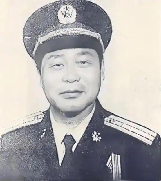 大校武官王庆简被日本策反，潜伏20年出卖核心军事情报！每天固定开窗传递机密，最终