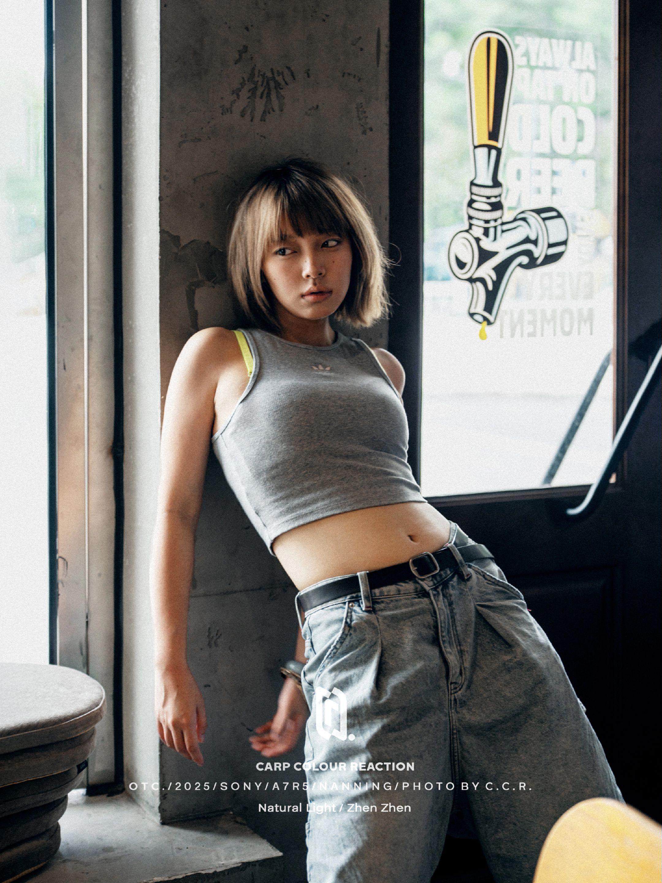 拍照要随性穿搭就就要统一。摄影攻略：“统一”不等于“一模一样”，它有几...