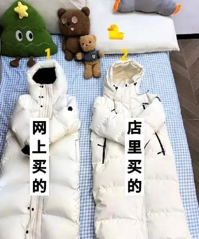 抖音上有人把500块网购羽绒服和专柜5000块的挂一起，远看像双胞胎，近看拉链位