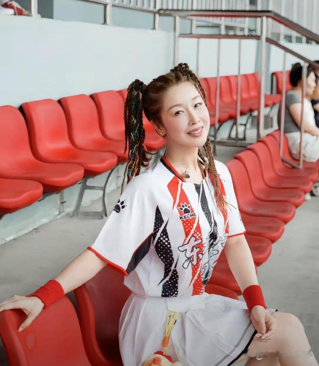 孙悦都54岁了，还满满的少女感。 