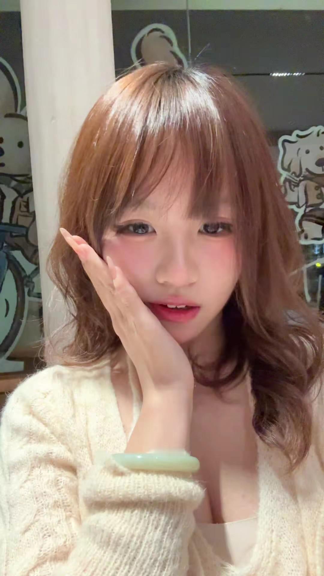 ˶•̀֊•́你咋整的 咋一叹气就有人哄你