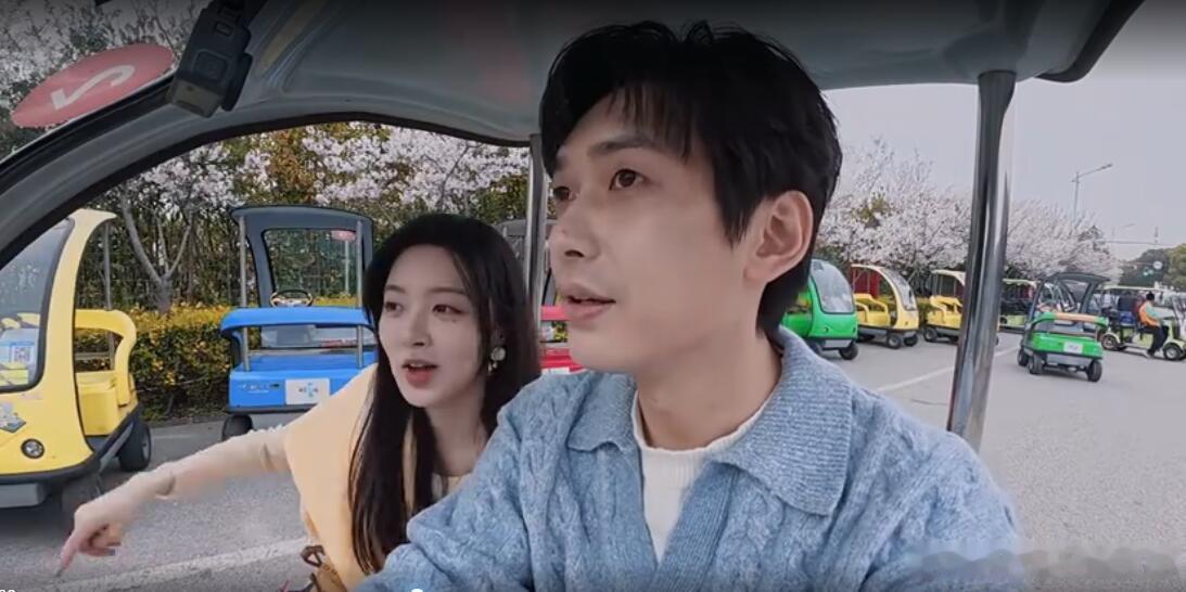 半熟恋人  周柳｜两个边界感很差的人撞到一块首先，周叔对自己的硬件（赚钱能力和外