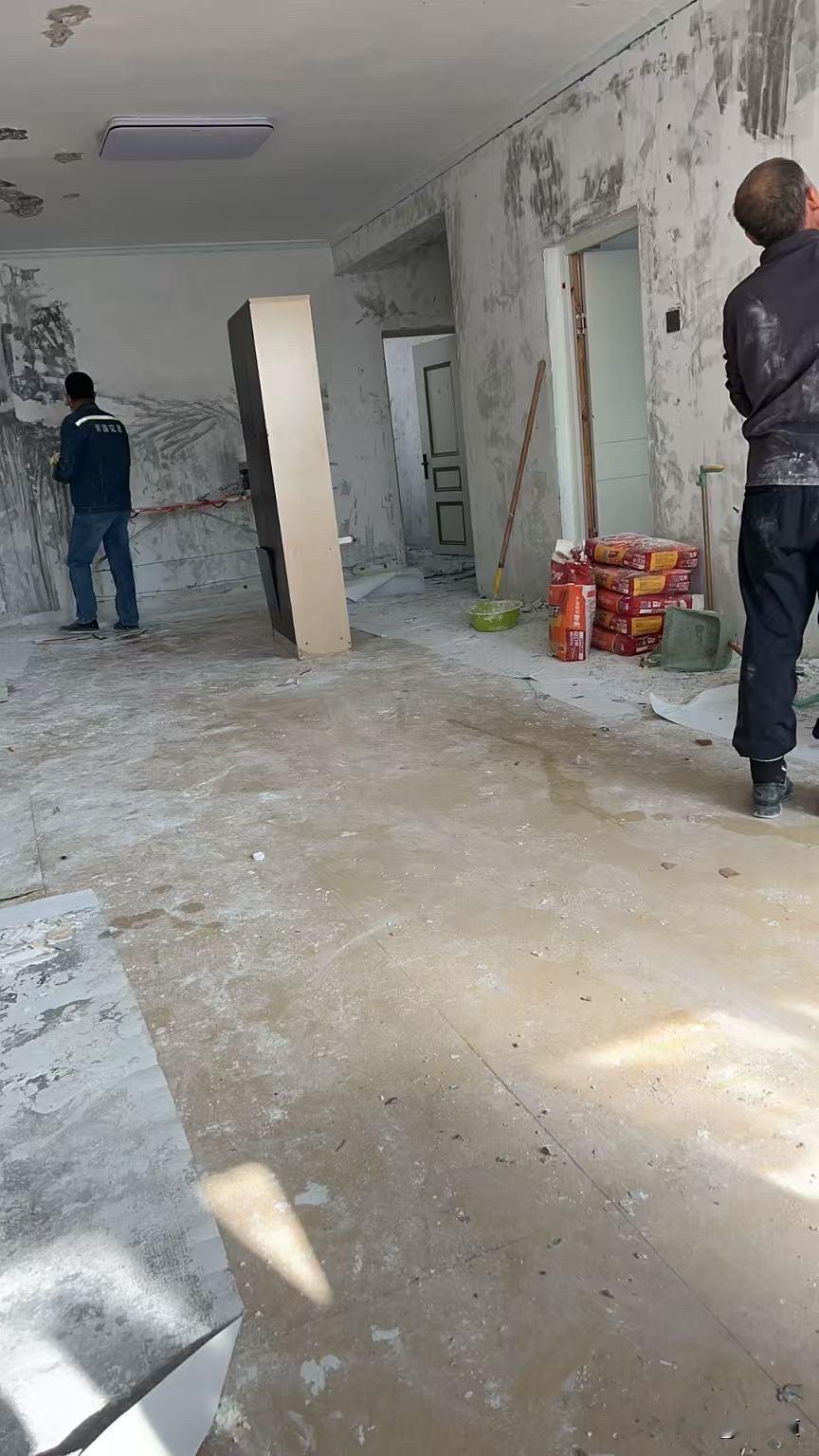 老房子翻新到底划算不？我们在乌鲁木齐有个108平方的6楼在新市区粮校对面，买了好