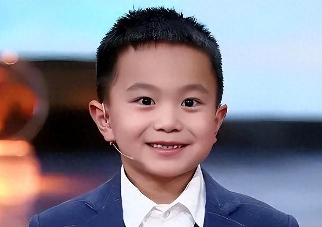 拒绝流量变现、主动褪去神童光环，王恒屹的成长打脸无数速成教育。
王恒屹的成长，是