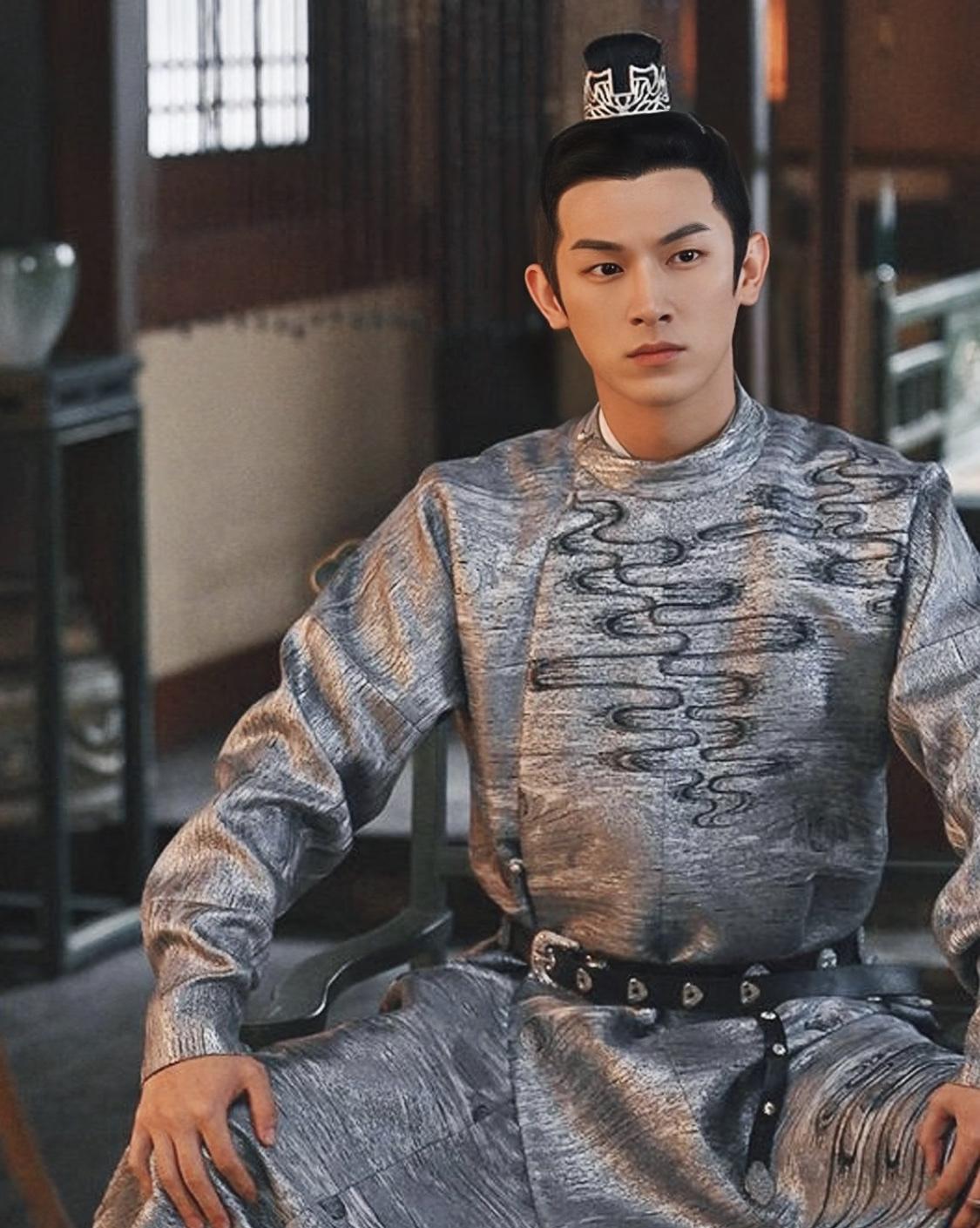 李隆基猜忌的只是卢凌风的身份，并不怀疑他的忠君。

当卢凌风拒绝回金吾卫的时候，