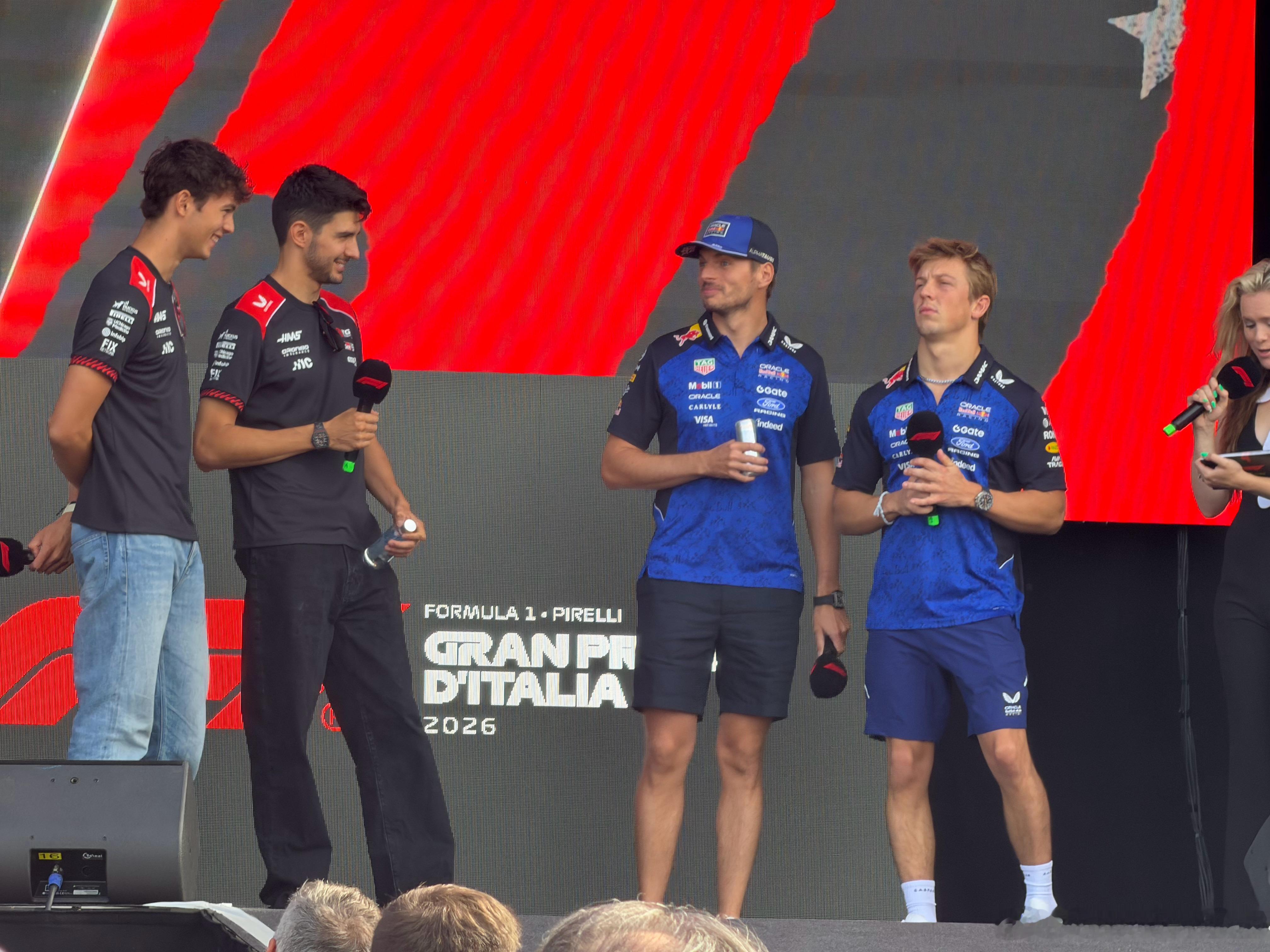Monza Fanzone的牛和Haas场 欢乐的 ​​​