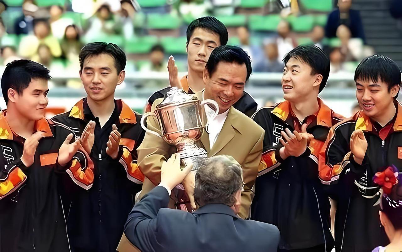 国乒的新任总教练秦志戬能成为下一个蔡振华吗？当年蔡振华的教科书式逆袭，是否可以作