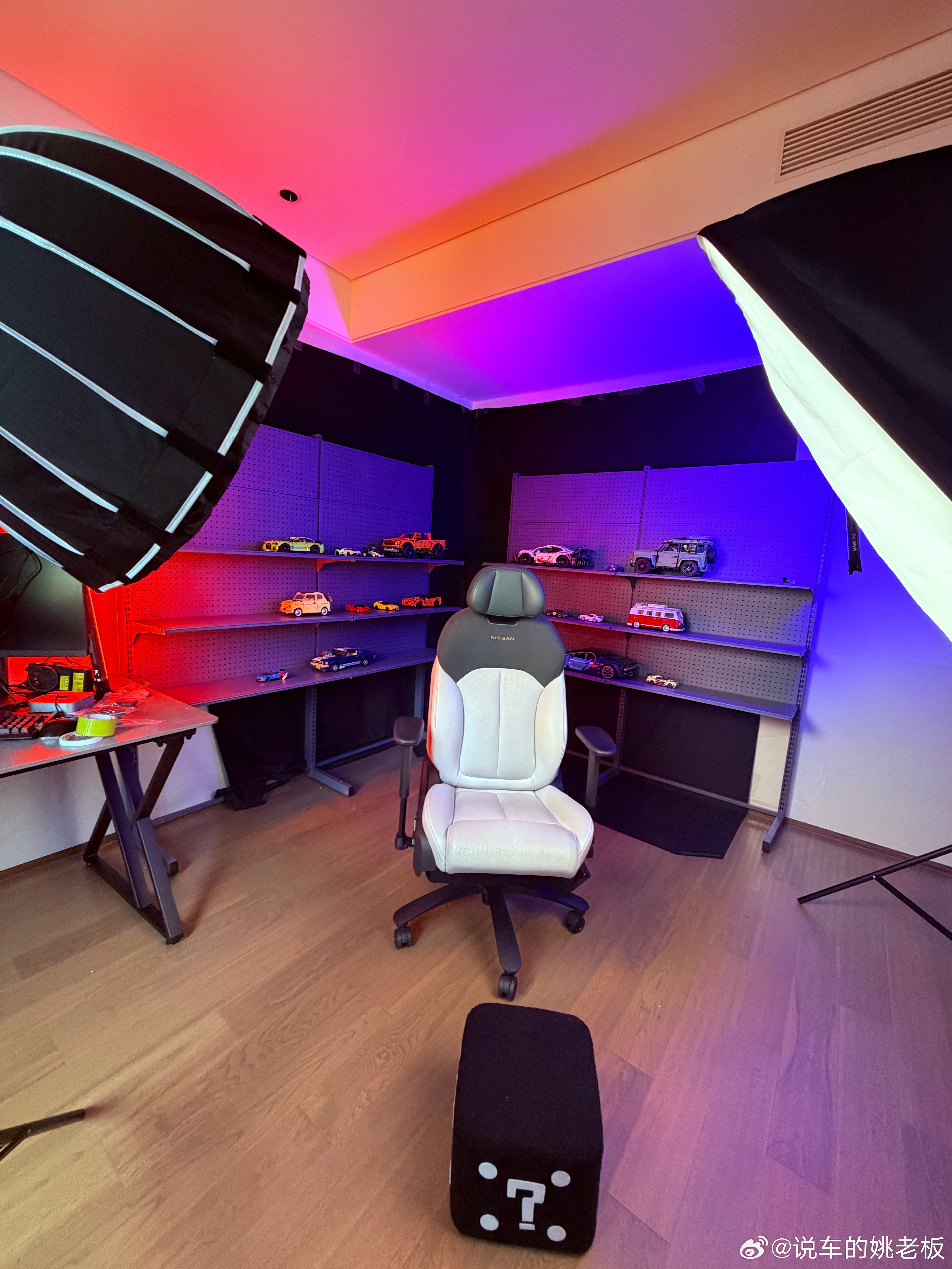 新搭的口播室，兄弟们感觉氛围感咋样？