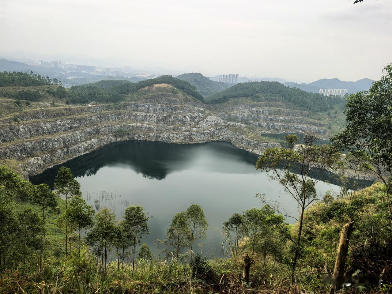 记录今年徒过的小山包，它们不高，

但每一步都作数，

这些地名串起我的2025