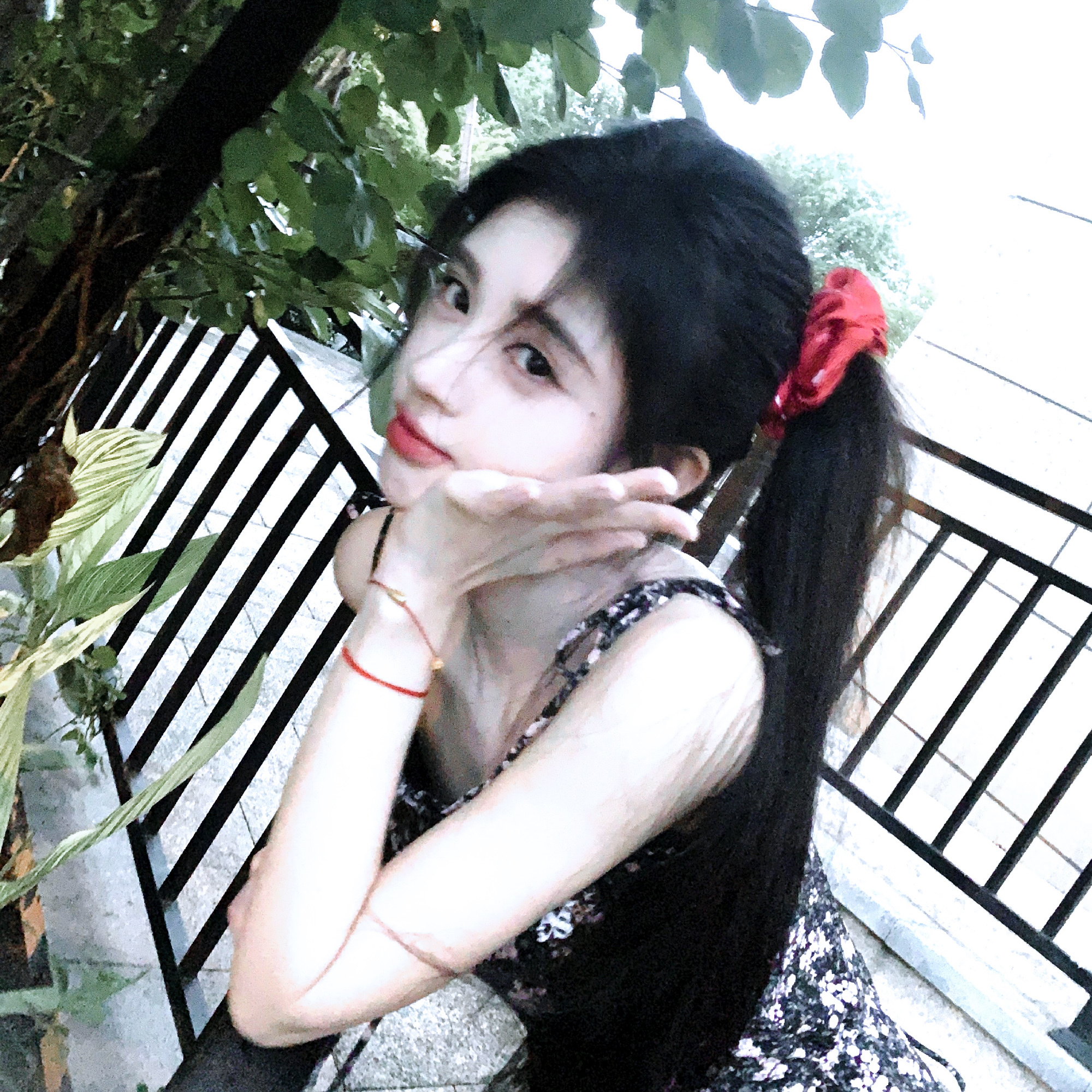 ：墨绿邮戳盖在你眼里的夏天😉🍃鞠婧祎