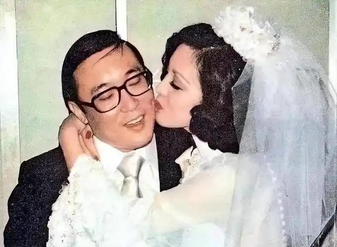 2016年7月，伴随着赵世光咽下最后一口气，何丽丽终于解脱了。
她没掉一滴眼泪，