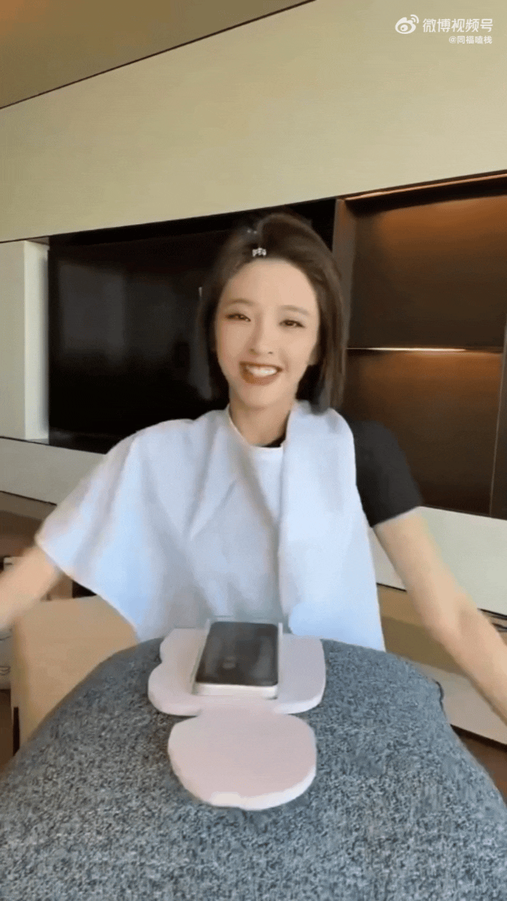 唐艺昕跳普通的disco唐艺昕直播跳了《普通Disico》，这个糖糖🍬学习能力
