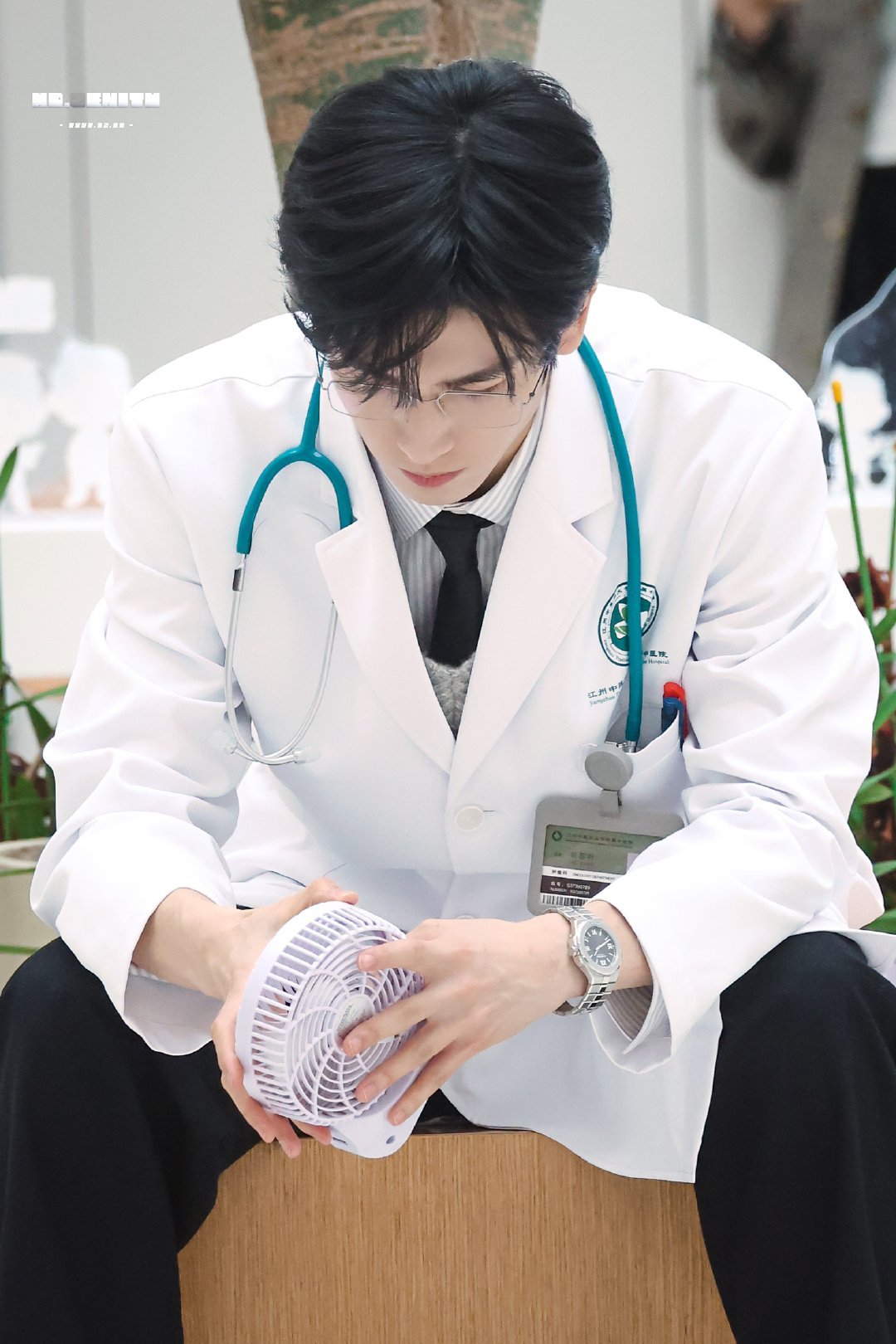 请问怎样才能排到何医生的号？张凌赫你小子身材也太优越[good] ​​​