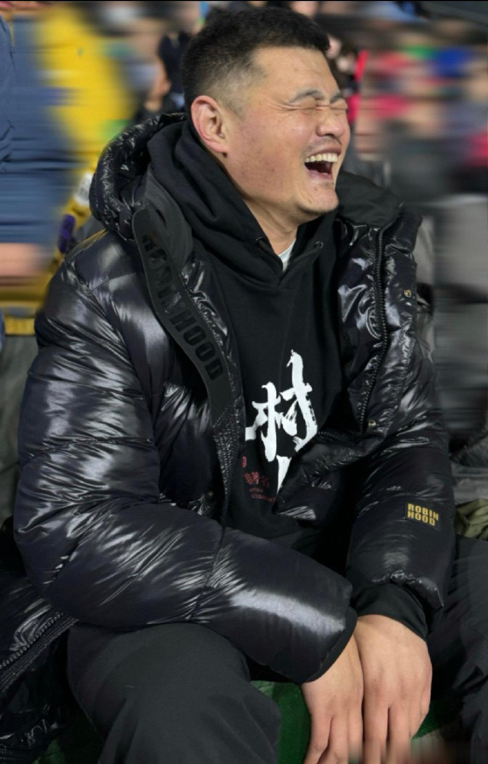 #村BA广东站现场惊现民星姚明#竟然还在现场给我们大家表演了科目三，是懂快乐分享