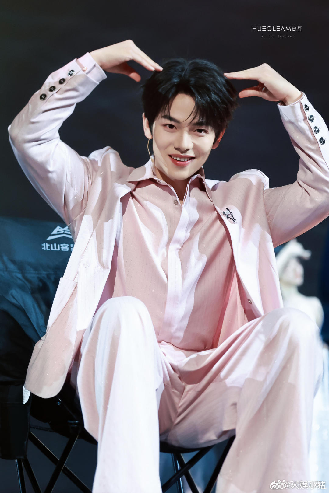 曾辉A爆了  利落转身时衣角翻飞，都带着不容置喙的决断，曾辉A爆了的瞬间太多了数