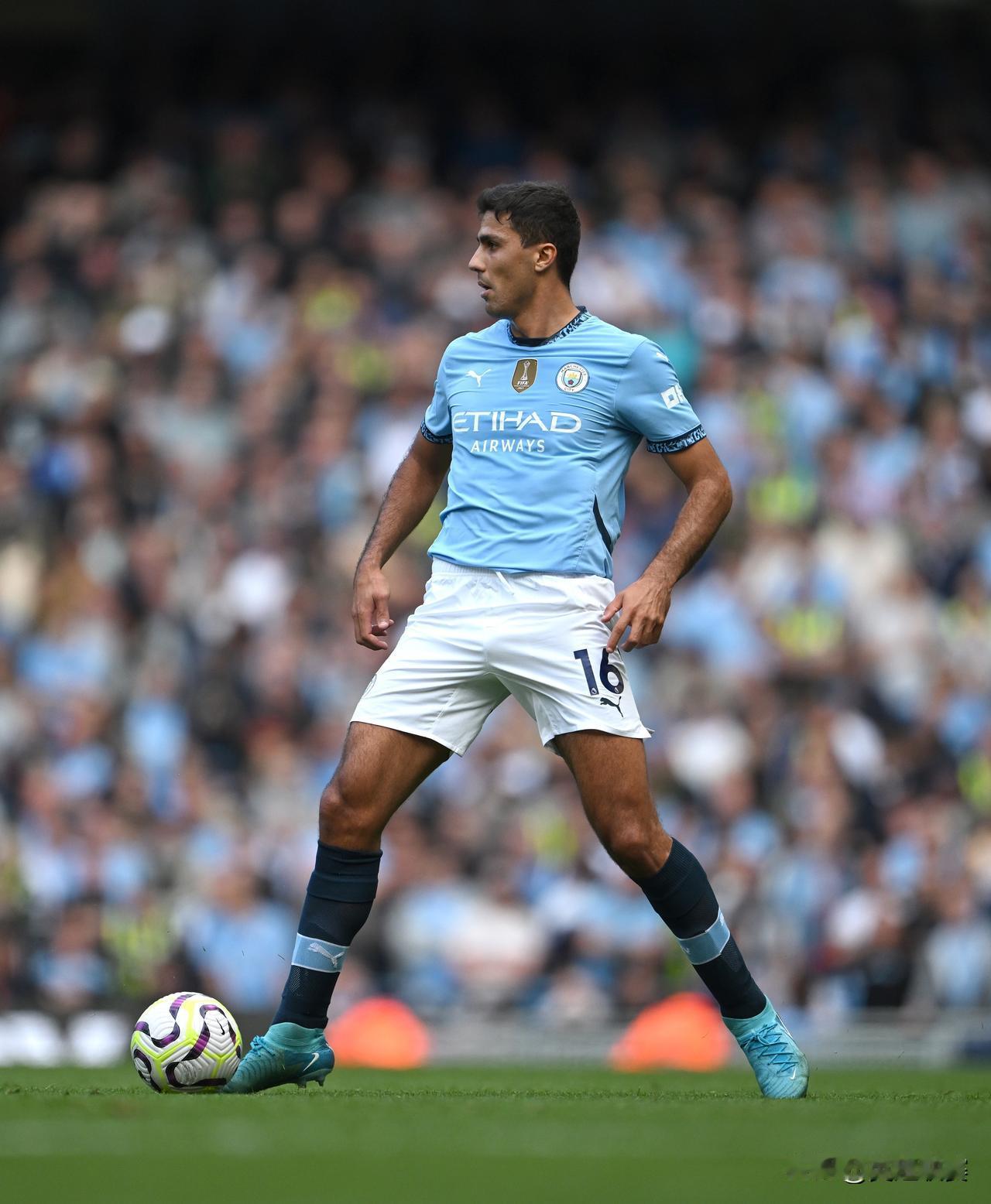 国际足联公布2024年度最佳奖项候选名单，英超6人入选 

最佳球员候选： 
?