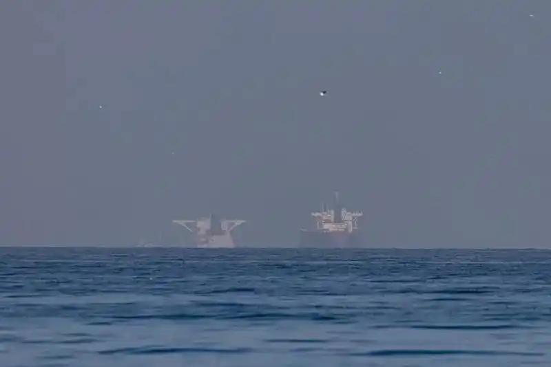 美国这次是真的下血本了，在整个中东地区大规模调兵遣将，还大言不惭地宣称，要部署“