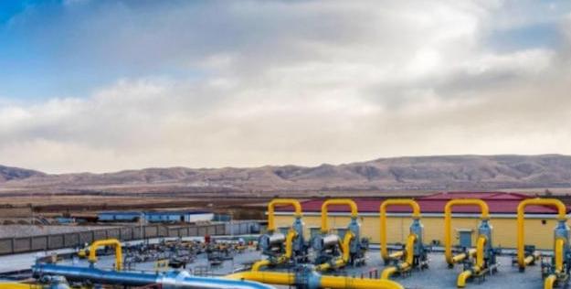 沙俄割走一百五十万平方公里，中国人记了一百多年，可今天，俄罗斯的油，中国的路；俄