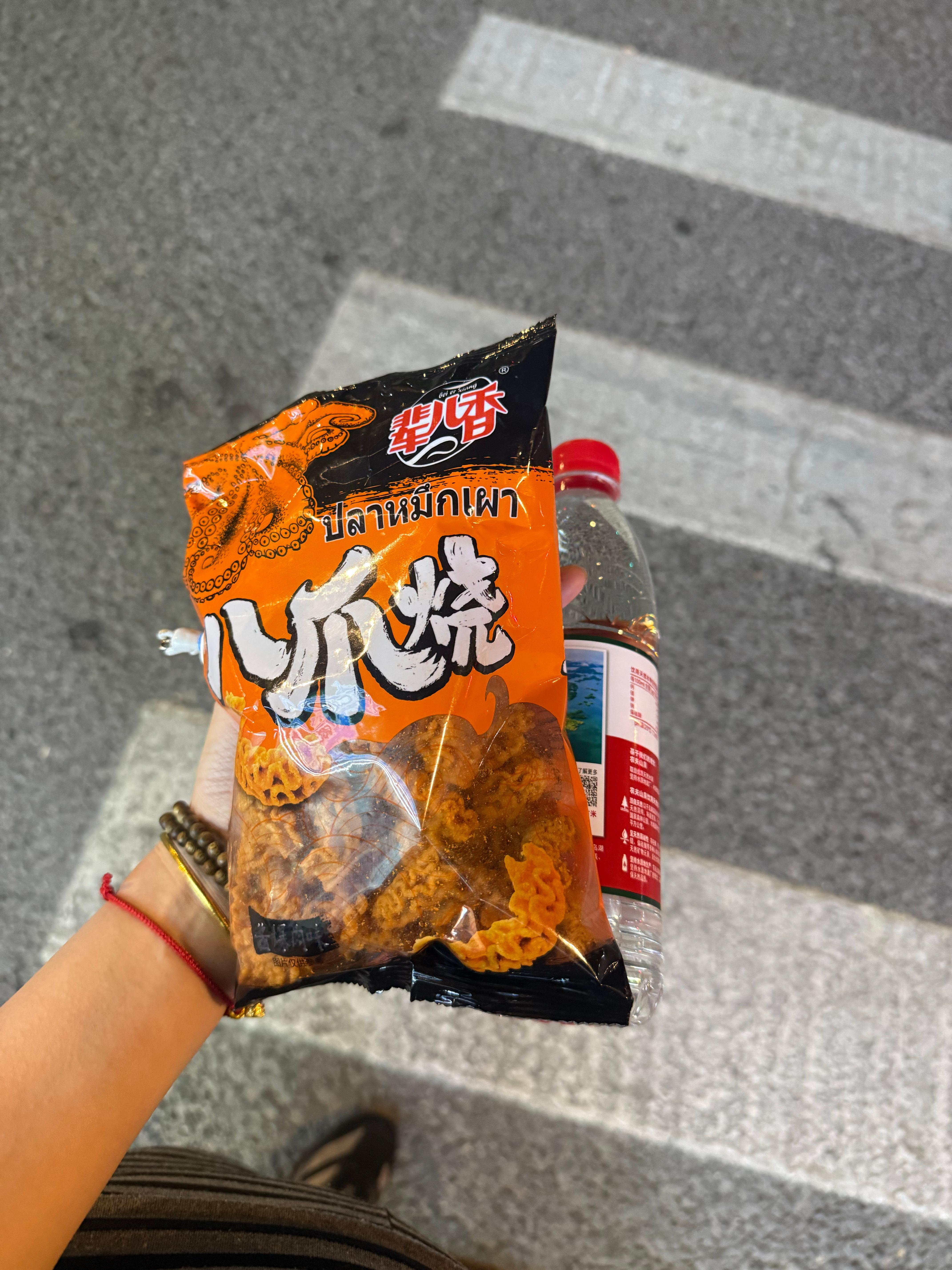 这辈子就这样减肥：跑完5km去吃八爪烧，怕太肿没有买辣味的，买的是酱烧的。