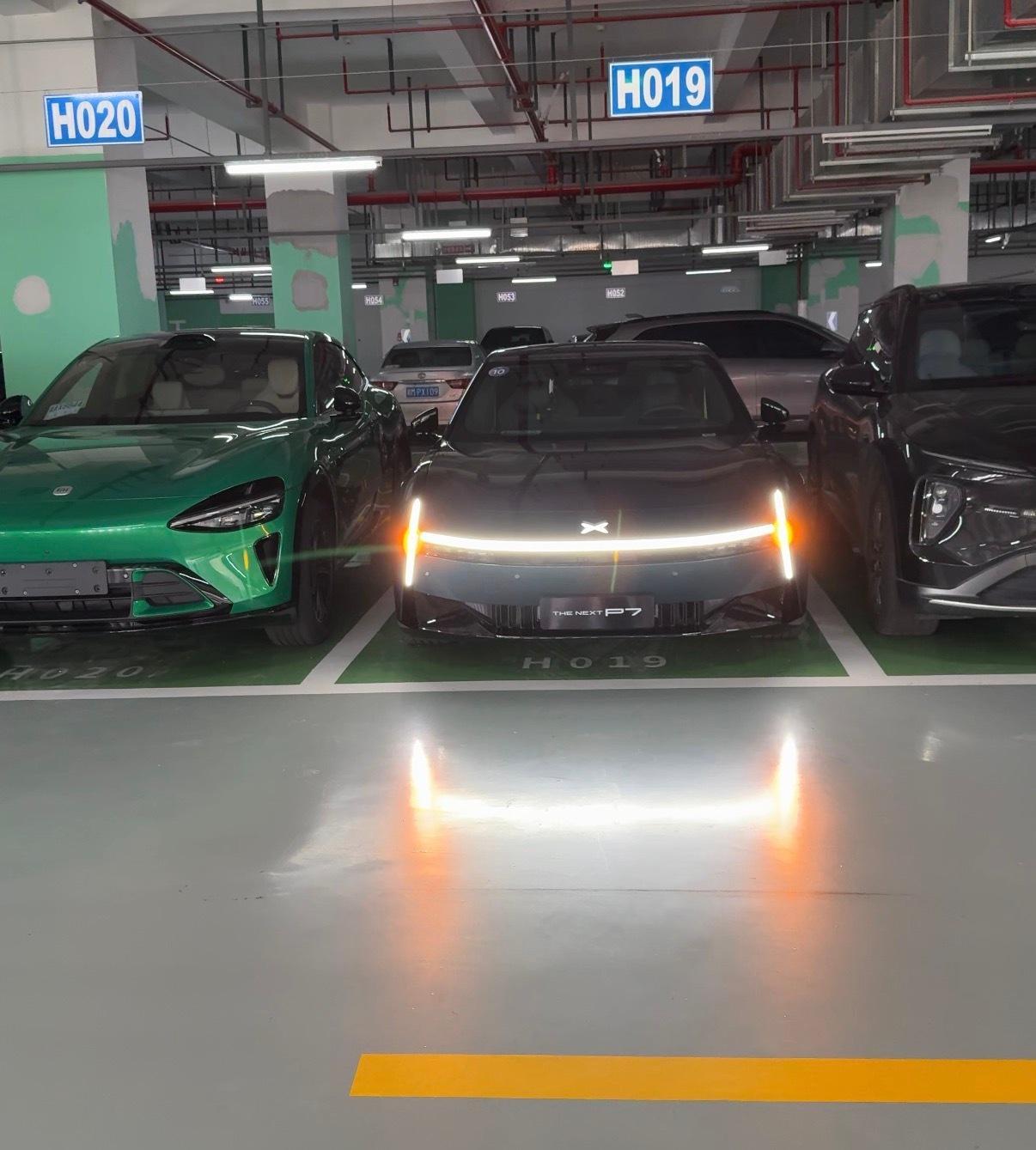 一般的车停新P7边上，真的会变得不好看起来[嘻嘻] ​​​