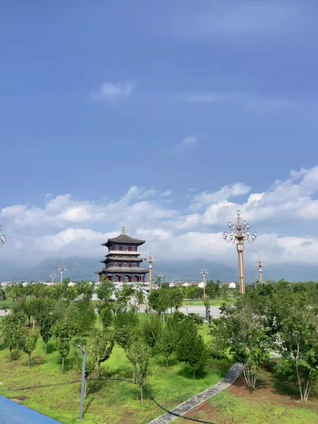 天气好好手机摄影 原创视频 登上山顶看美景 城市风光