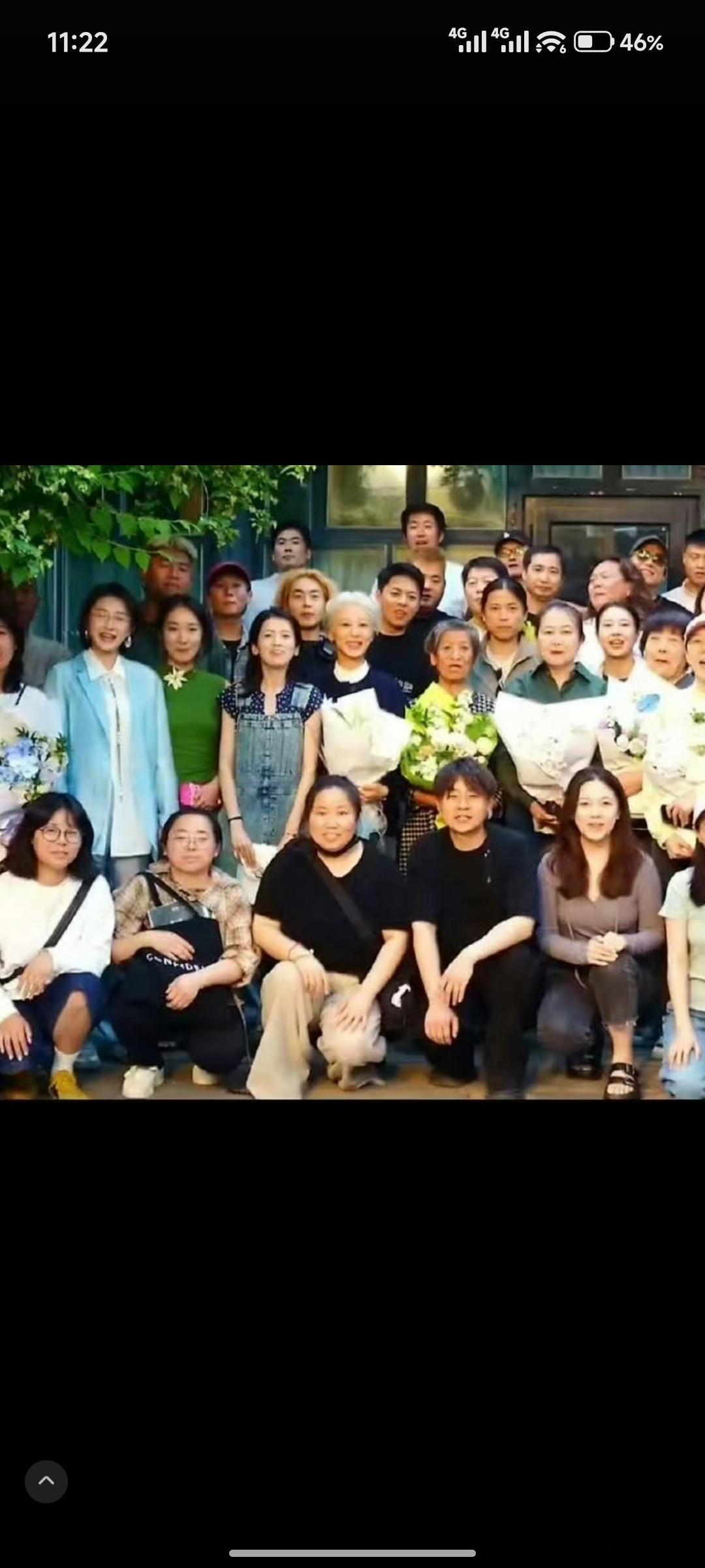 杨紫老年杀青照杨紫满头白发杀青照杨紫老年白发苍苍杀青照，年纪跨服大 