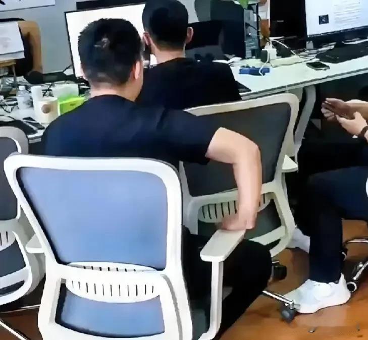 因为候选人有劳动仲裁的经历，最终在背调的时候让送给拒了，来公司不长时间的HR实习
