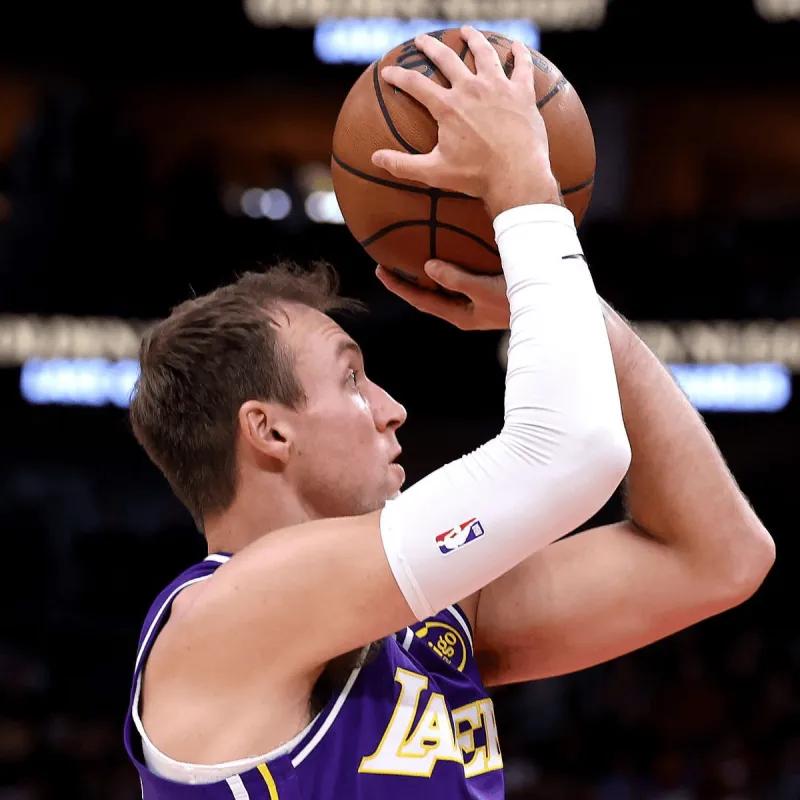 湖媒调侃：肯纳德是第一个来湖人后，投篮反而更准的球员
04月01日讯，在NBA常