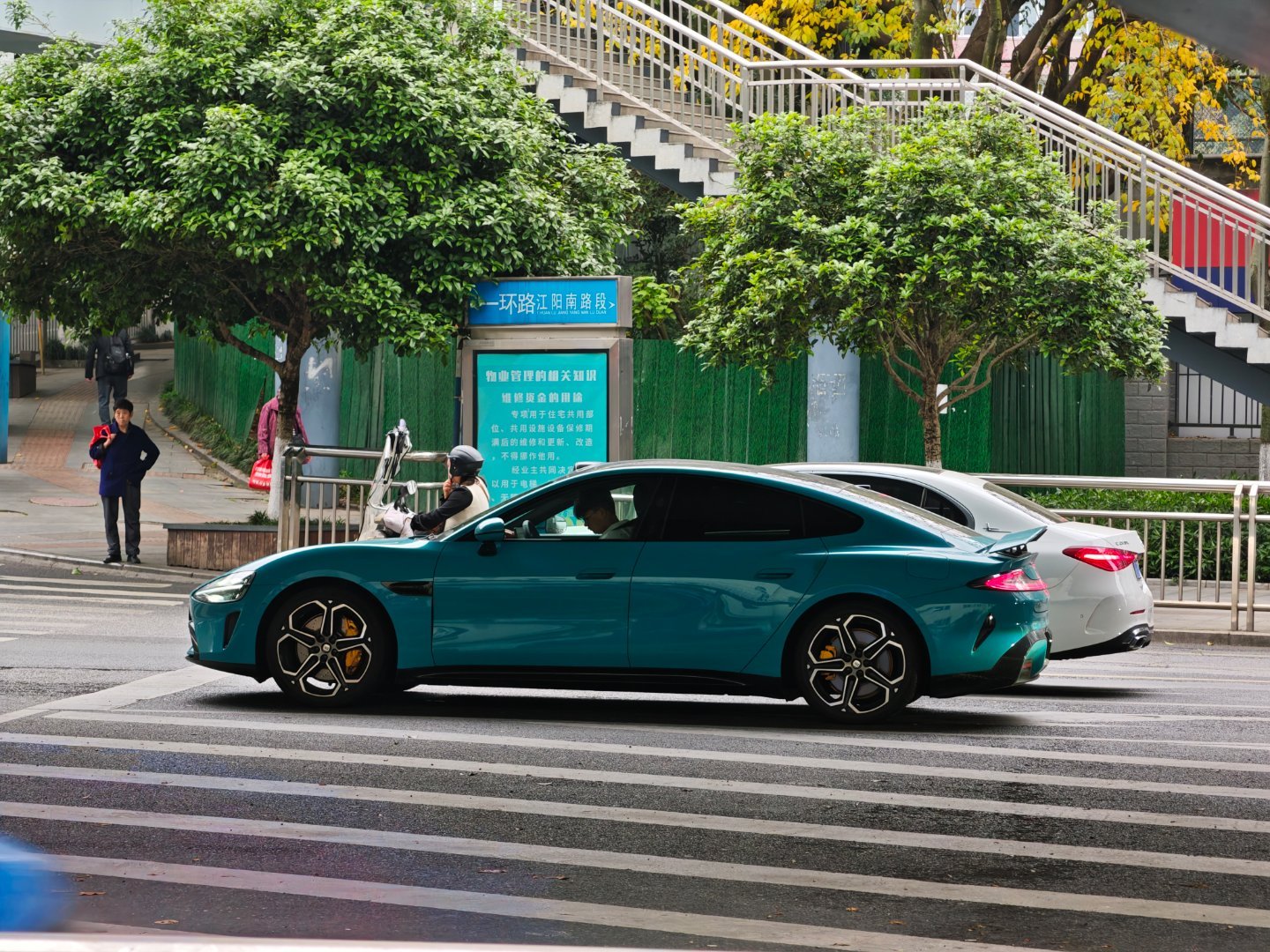 海湾蓝宝刀未老啊，远远看着也很吸睛 