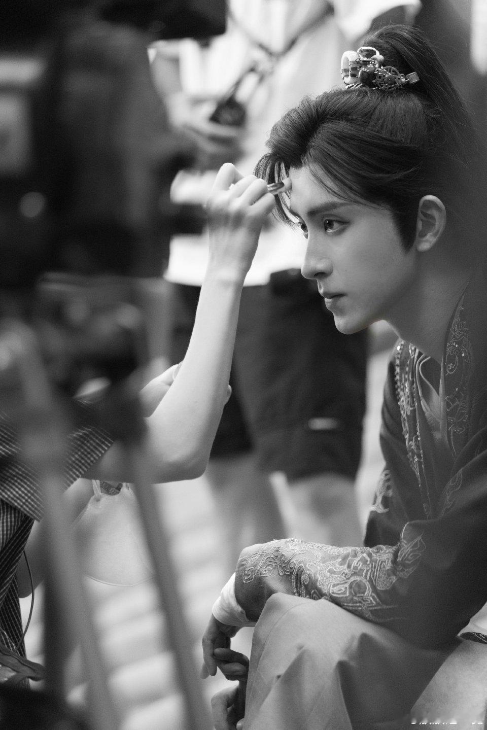 #敖瑞鹏[超话]#敖瑞鹏的侧脸真的是非常优越啊，这颜值从来就没输过，一如既往的稳