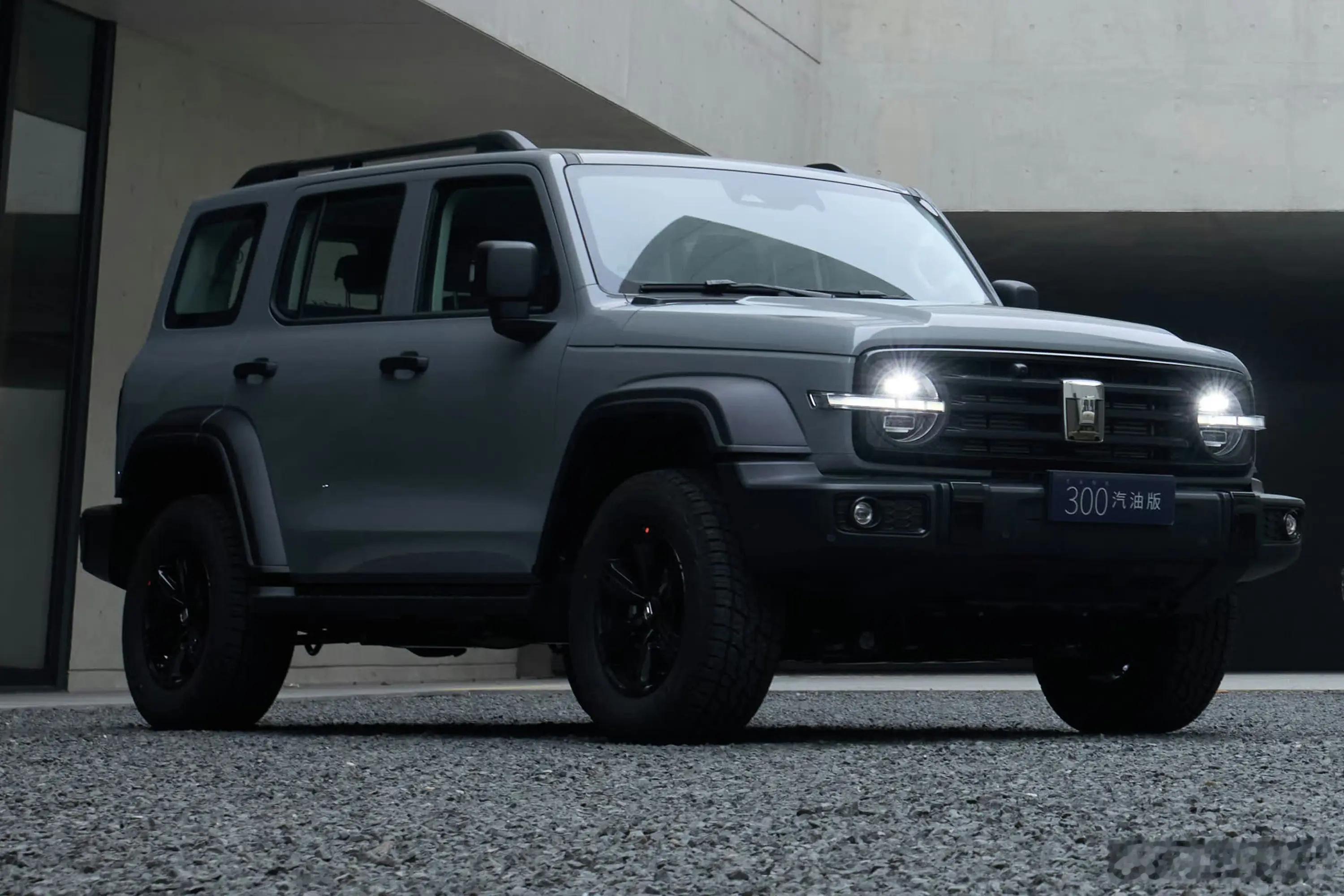 唠唠坦克 300✨原厂状态就能进驻南极长城站当工作车，这波国货硬派越野是真的长脸
