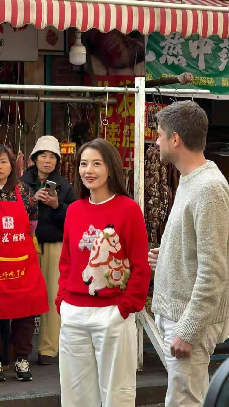 高圆圆“综艺路透”引争议，综艺真的存在替身吗？近日，高圆圆现身某综艺路透图引发了