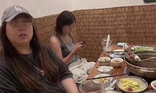 汕头火锅店差评免单事件，说实话，让人倍感遗憾。5000字差评拿捏要挟免单，店主的
