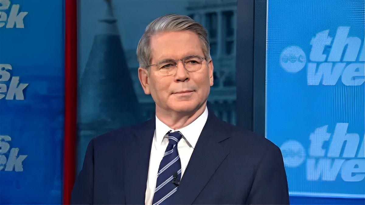 中国电动汽车就是燃煤汽车？美财长贝森特气急败坏，演播厅鸦雀无声。那语气，那阵仗，